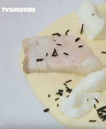 Daurade & Spiruline comme une île flottante : une rencontre gastronomique inattendue Daurade & Spiruline comme une île flottante : une rencontre gastronomique inattendue